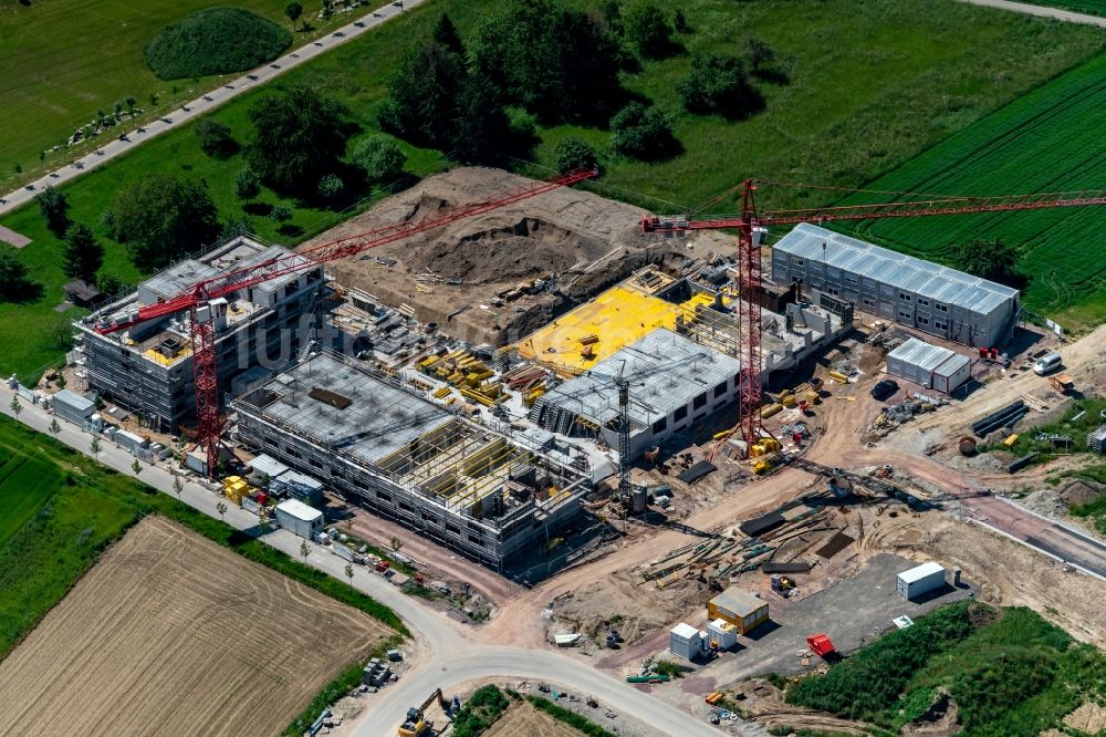 Luftbild Rust - Baustelle zum Neubau eines Wohn- und Geschäftshauses Ellenweg in Rust im Bundesland Baden-Württemberg, Deutschland