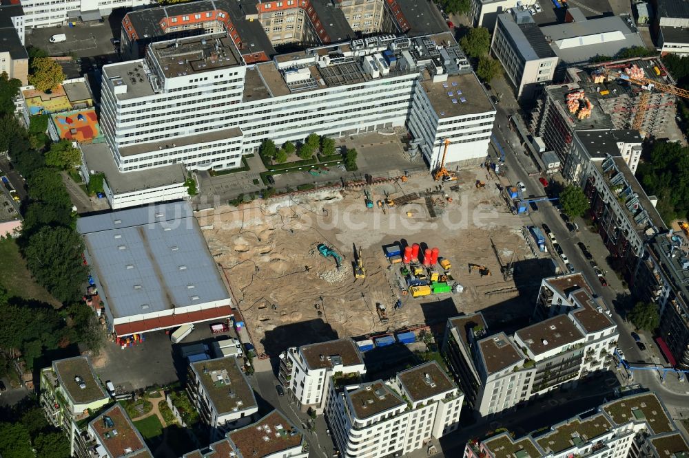 Berlin von oben - Baustelle zum Neubau eines Wohn- und Geschäftshauses 3 Höfe im Ortsteil Tiergarten in Berlin, Deutschland