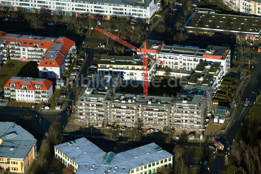 Luftaufnahme Falkensee - Baustelle zum Neubau eines Wohn- und Geschäftshauses An der Lake in Falkensee im Bundesland Brandenburg, Deutschland