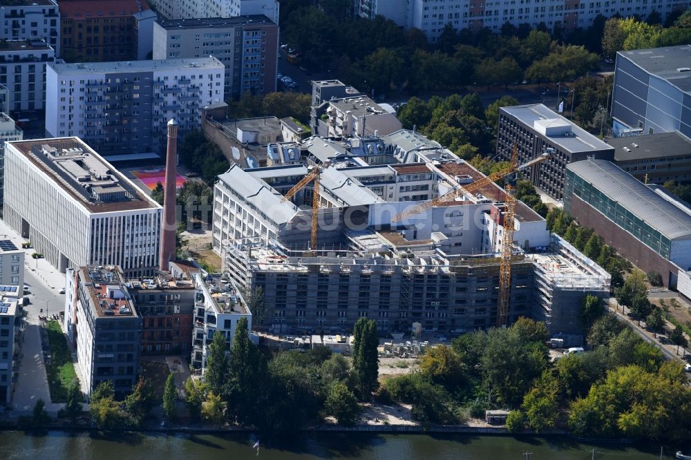 Luftbild Berlin - Baustelle zum Neubau eines Wohn- und Geschäftshauses an der Michaelkirchstraße im Ortsteil Mitte in Berlin, Deutschland