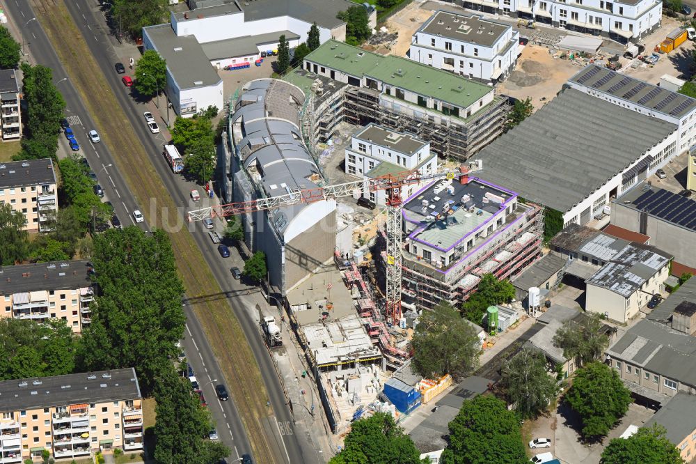 Berlin aus der Vogelperspektive: Baustelle zum Neubau eines Wohn- und Geschäftshauses im Ortsteil Köpenick in Berlin, Deutschland