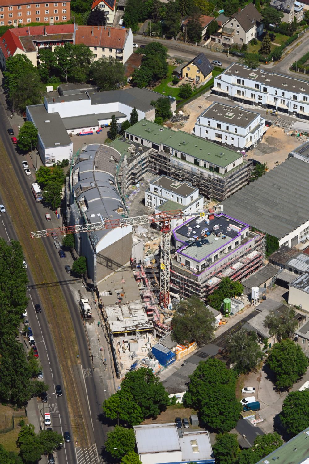 Luftbild Berlin - Baustelle zum Neubau eines Wohn- und Geschäftshauses im Ortsteil Köpenick in Berlin, Deutschland