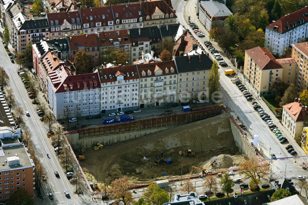 München von oben - Baustelle zum Neubau eines Wohn- und Geschäftshauses im Ortsteil Schwabing-West in München im Bundesland Bayern, Deutschland