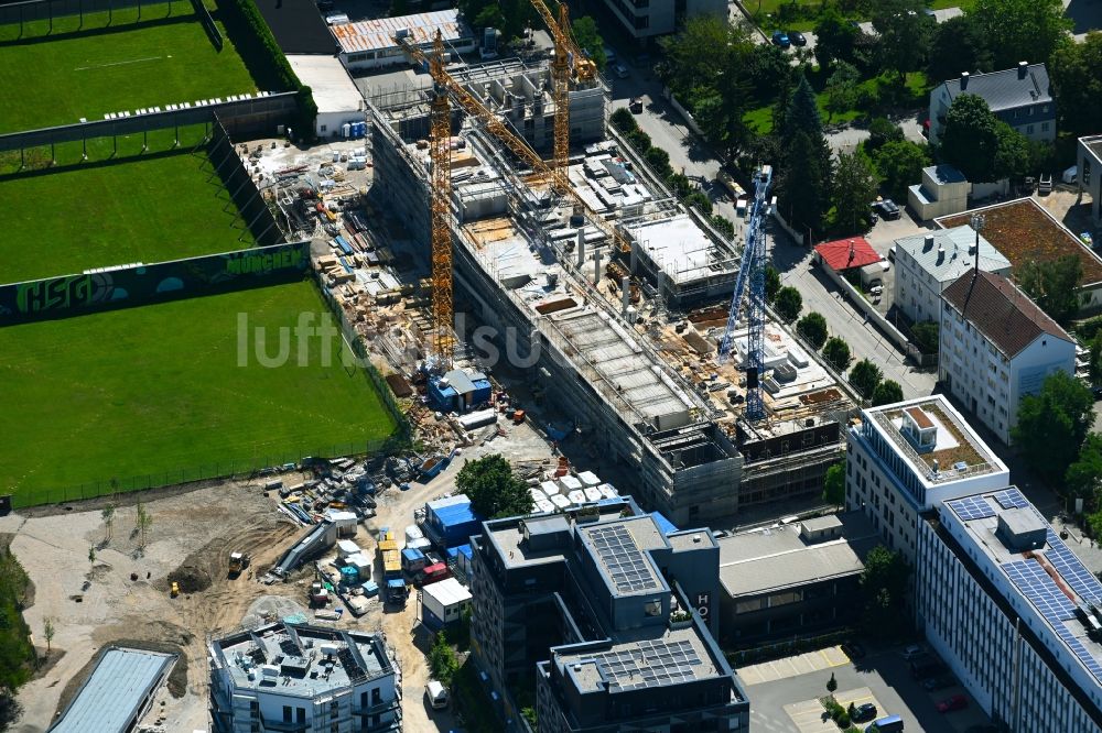 München von oben - Baustelle zum Neubau eines Wohn- und Geschäftshauses im Ortsteil Sendling-Westpark in München im Bundesland Bayern, Deutschland