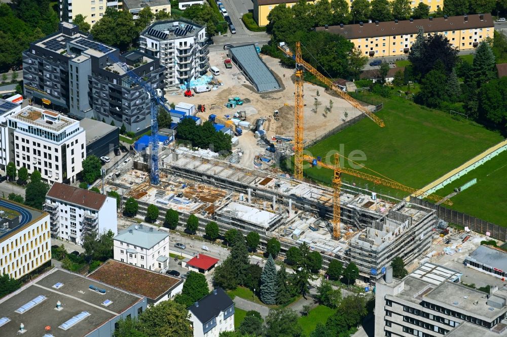 Luftaufnahme München - Baustelle zum Neubau eines Wohn- und Geschäftshauses im Ortsteil Sendling-Westpark in München im Bundesland Bayern, Deutschland