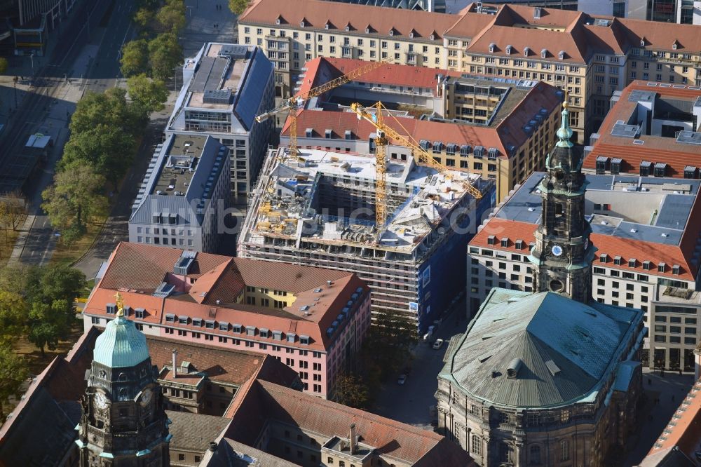 Luftaufnahme Dresden - Baustelle zum Neubau eines Wohn- und Geschäftshauses im Ortsteil Zentrum in Dresden im Bundesland Sachsen, Deutschland