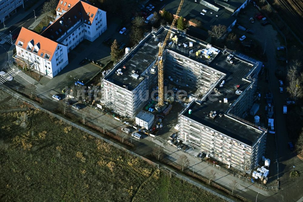 Luftbild Falkensee - Baustelle zum Neubau eines Wohn- und Geschäftshauses Schwartzkopffstraße Ecke Leipziger Straße in Falkensee im Bundesland Brandenburg, Deutschland