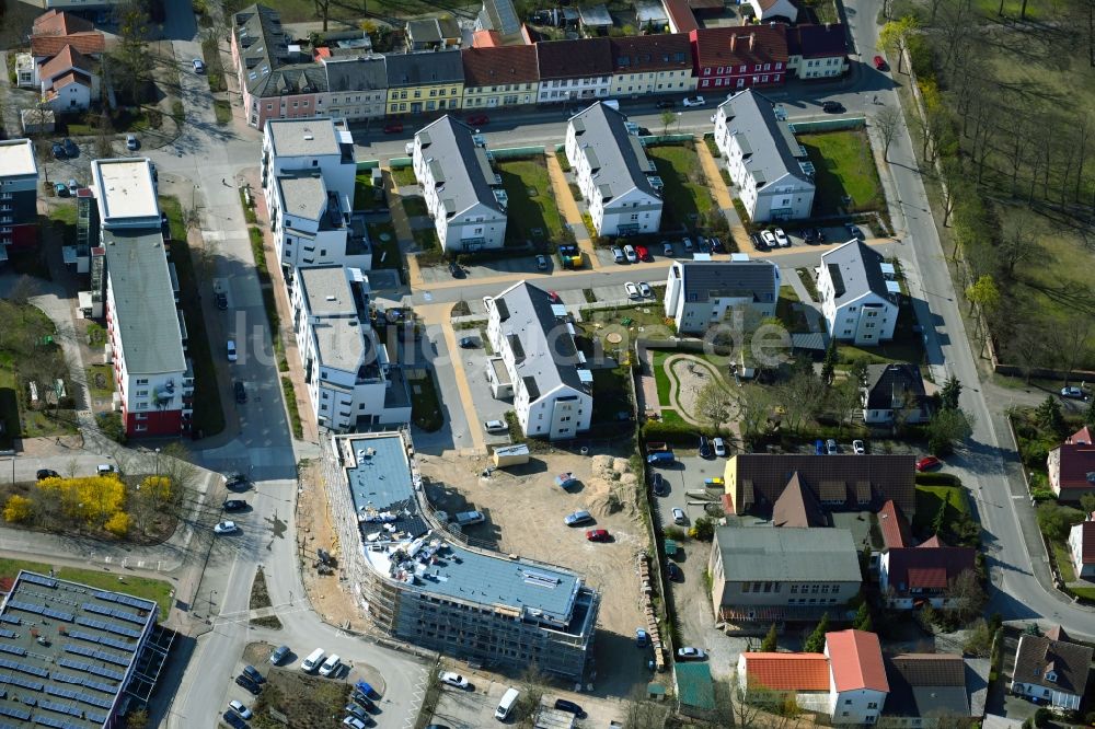 Luftbild Schwedt/Oder - Baustelle zum Neubau eines Wohn- und Geschäftshauses Sonnenhaus in Schwedt/Oder im Bundesland Brandenburg, Deutschland