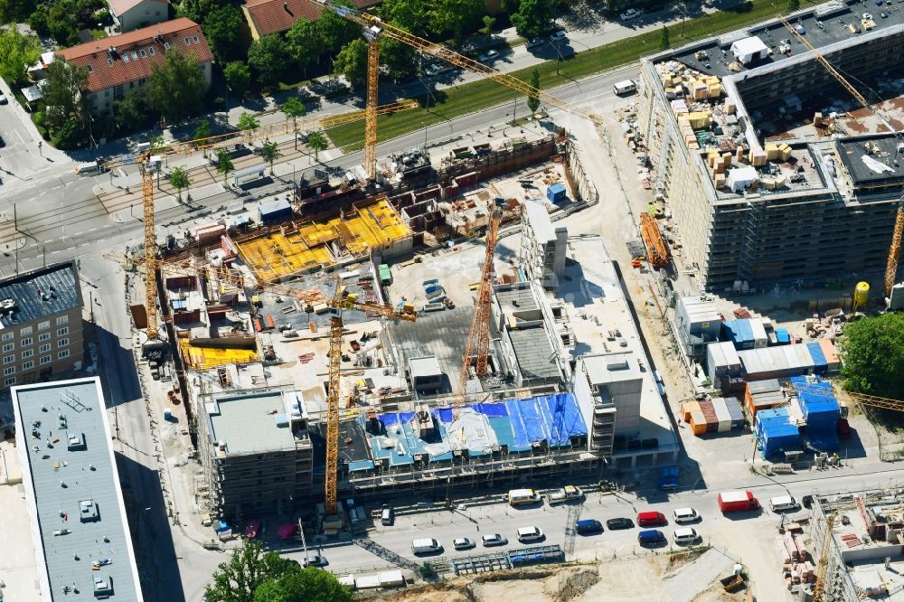 München von oben - Baustelle zum Neubau eines Wohn- und Geschäftshauses der WOGENO München eG im Ortsteil Bogenhausen in München im Bundesland Bayern, Deutschland