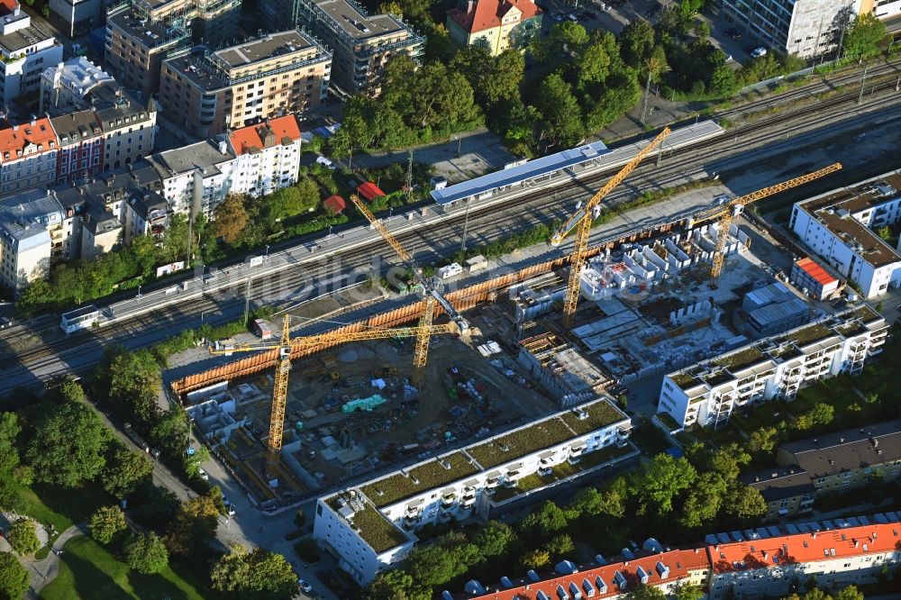 Luftaufnahme München - Baustelle zum Neubau eines Wohn- und Geschäftshausviertels Brennerpark im Ortsteil Sendling-Westpark in München im Bundesland Bayern, Deutschland