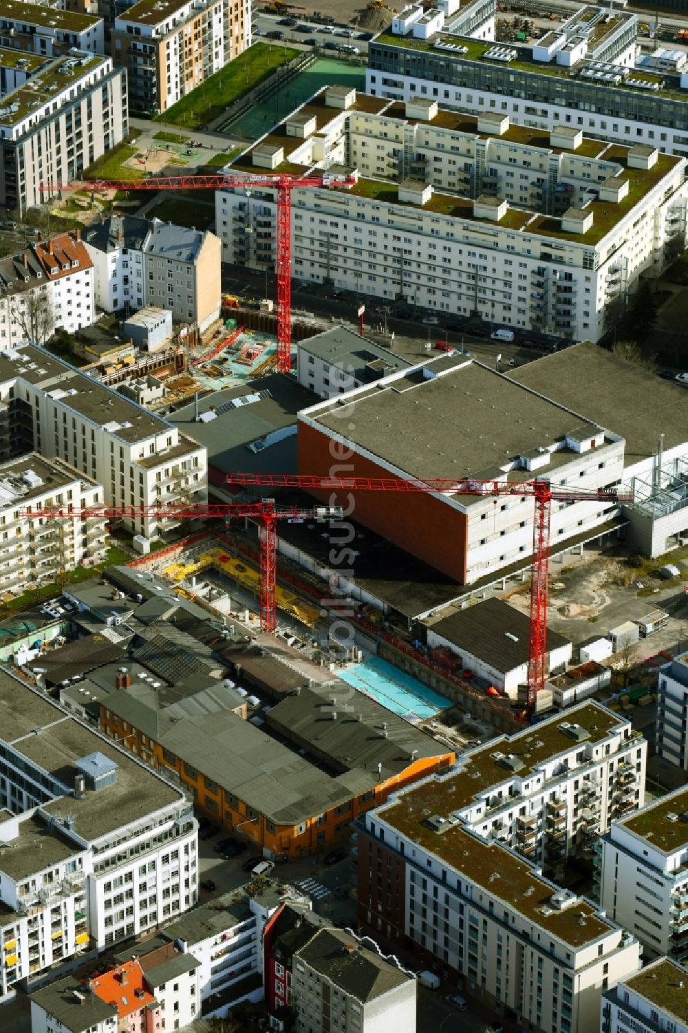 Luftaufnahme Frankfurt am Main - Baustelle zum Neubau eines Wohngebäudes in der Krifteler Straße in Frankfurt am Main im Bundesland Hessen, Deutschland