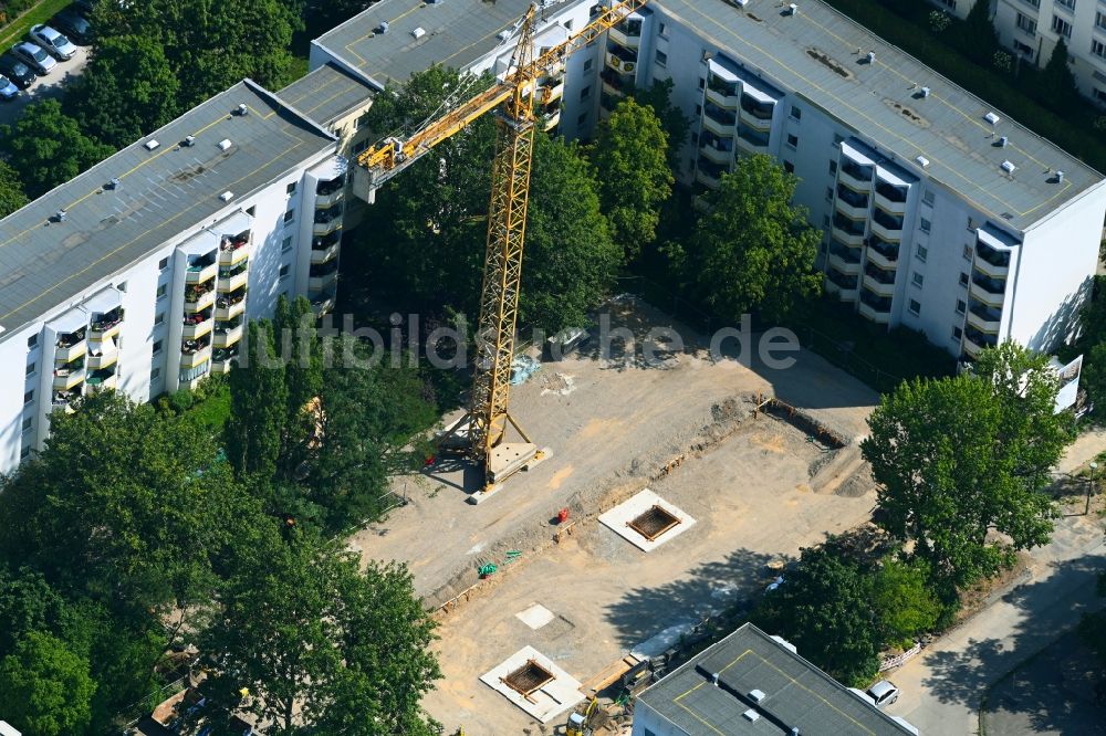 Luftbild Berlin - Baustelle zum Neubau eines Wohnhauses an der Atzpodienstraße - Gotlindestraße in Berlin, Deutschland
