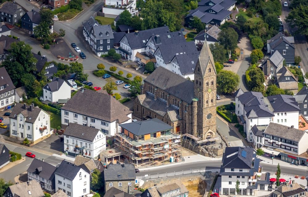 Luftbild Olsberg - Baustelle zum Neubau eines Wohnhauses an der Bahnhofstraße - Kirchstraße in Olsberg im Bundesland Nordrhein-Westfalen, Deutschland