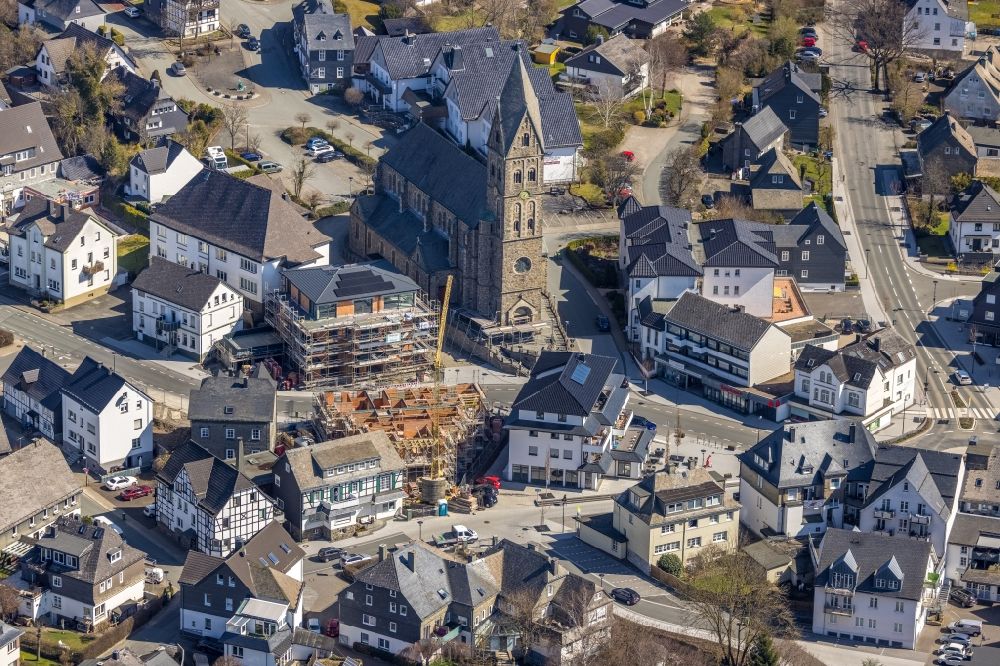 Luftbild Olsberg - Baustelle zum Neubau eines Wohnhauses an der Bahnhofstraße - Kirchstraße in Olsberg im Bundesland Nordrhein-Westfalen, Deutschland