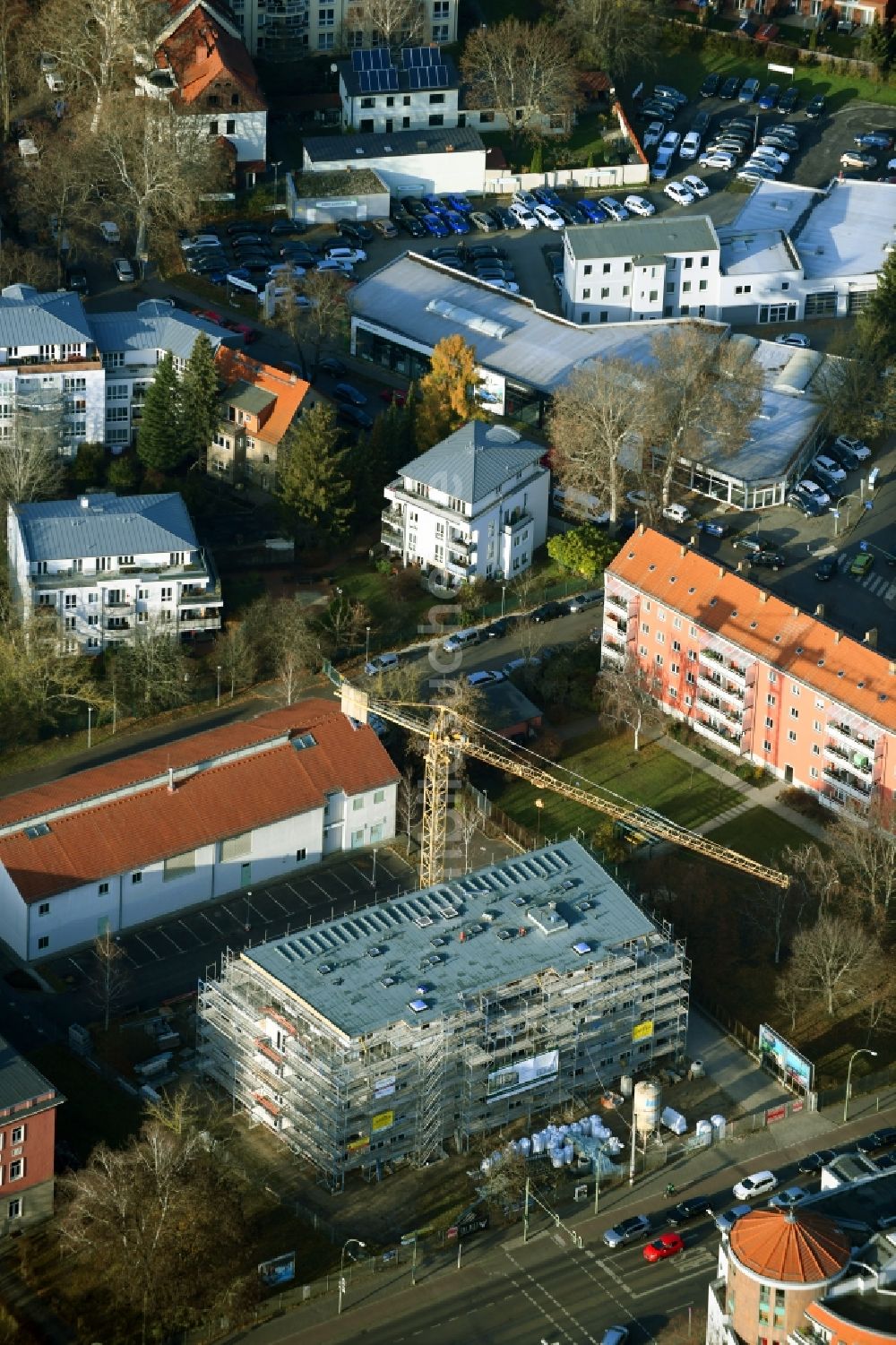 Luftbild Berlin - Baustelle zum Neubau eines Wohnhauses an der Bahnhofstraße im Ortsteil Köpenick in Berlin, Deutschland