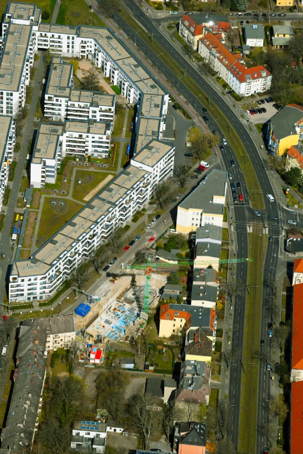 Luftbild Berlin - Baustelle zum Neubau eines Wohnhauses des Bauprojekts KARL IM GLÜCK an der Hönower Straße im Ortsteil Karlshorst in Berlin, Deutschland