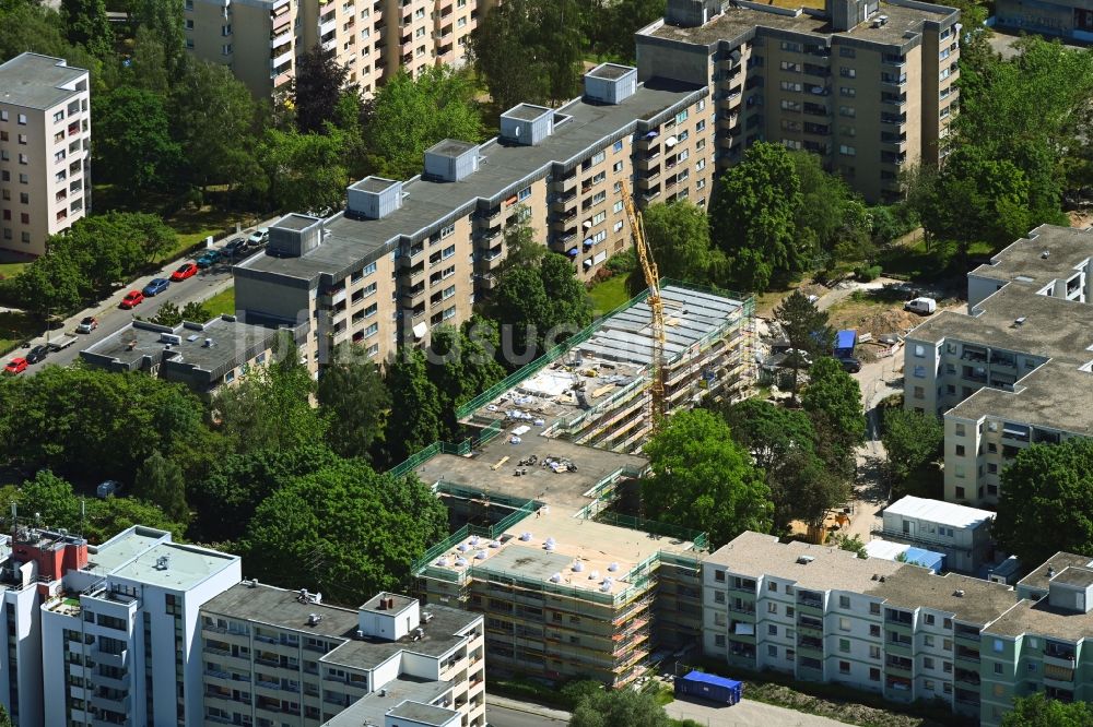 Luftbild Berlin - Baustelle zum Neubau eines Wohnhauses in Berlin, Deutschland