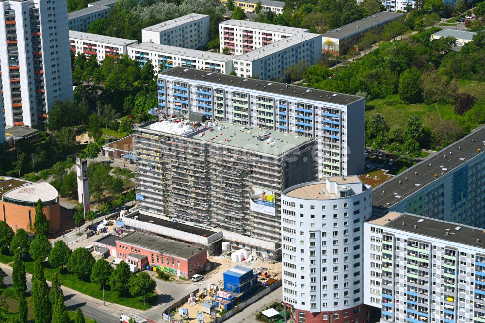 Luftbild Berlin - Baustelle zum Neubau eines Wohnhauses in Berlin, Deutschland