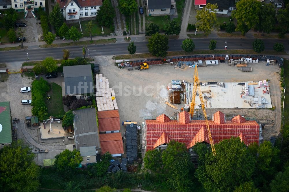 Luftaufnahme Altlandsberg - Baustelle zum Neubau eines Wohnhauses an der Berliner Allee in Altlandsberg im Bundesland Brandenburg, Deutschland