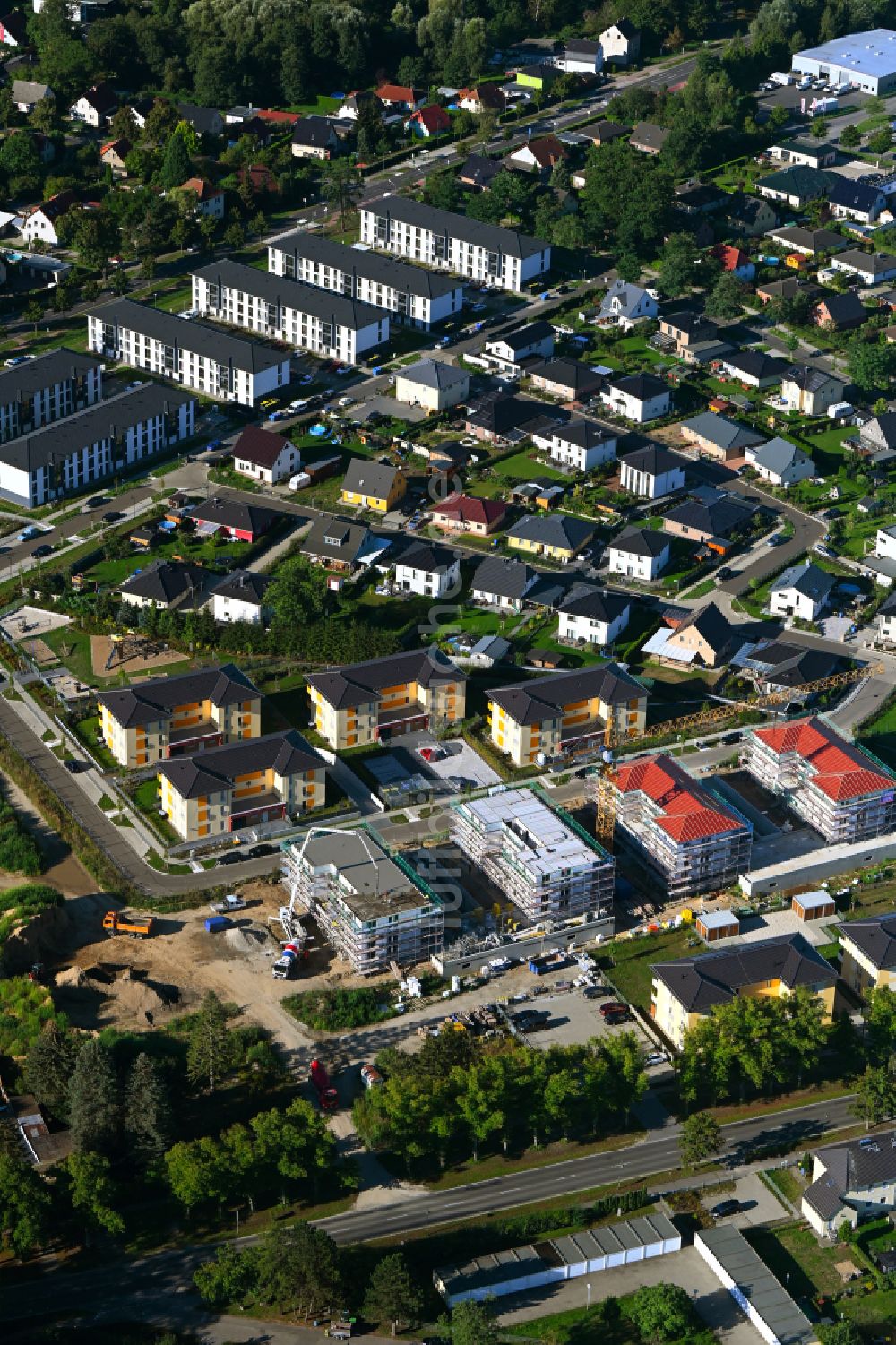 Bernau von oben - Baustelle zum Neubau eines Wohnhauses in Bernau im Bundesland Brandenburg, Deutschland