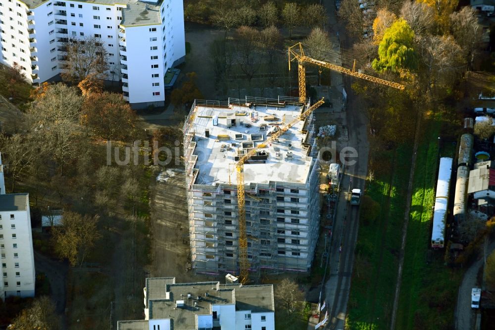 Luftbild Berlin - Baustelle zum Neubau eines Wohnhauses am Bruchstückengraben in Berlin, Deutschland