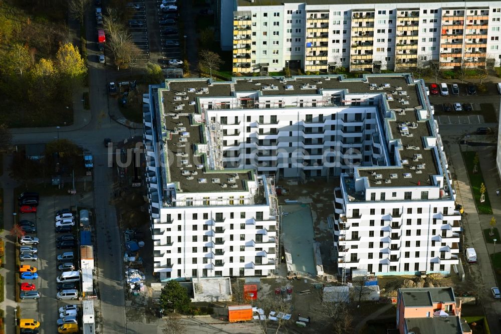 Luftaufnahme Berlin - Baustelle zum Neubau eines Wohnhauses Eichhorst14 im Ortsteil Marzahn in Berlin, Deutschland