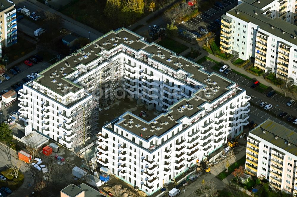 Berlin von oben - Baustelle zum Neubau eines Wohnhauses Eichhorst14 im Ortsteil Marzahn in Berlin, Deutschland