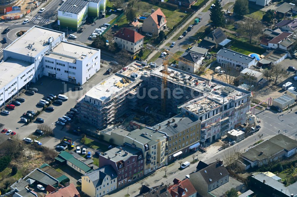 Luftbild Falkensee - Baustelle zum Neubau eines Wohnhauses in Falkensee im Bundesland Brandenburg, Deutschland
