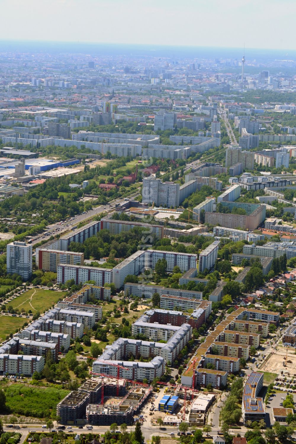 Berlin von oben - Baustelle zum Neubau eines Wohnhauses Ferdinand's Garden im Ortsteil Hohenschönhausen in Berlin, Deutschland
