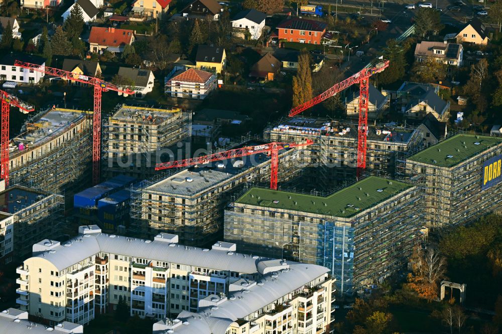 Berlin aus der Vogelperspektive: Baustelle zum Neubau eines Wohnhauses Ferdinand's Garden im Ortsteil Hohenschönhausen in Berlin, Deutschland