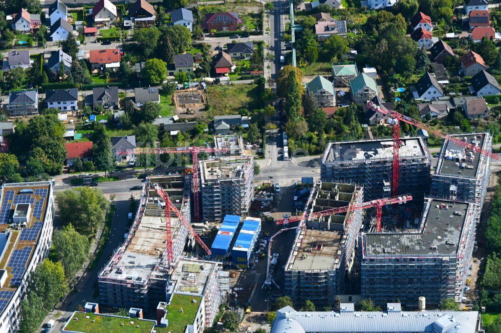 Luftbild Berlin - Baustelle zum Neubau eines Wohnhauses Ferdinand's Garden im Ortsteil Hohenschönhausen in Berlin, Deutschland