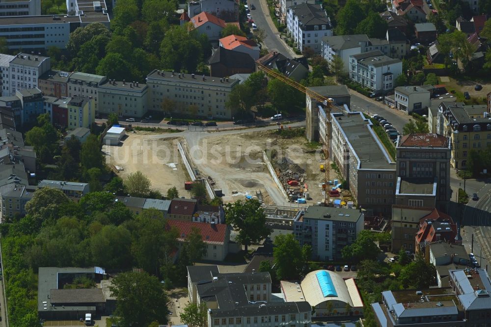 Luftbild Rostock - Baustelle zum Neubau eines Wohnhauses Am Güterbahnhof in Rostock im Bundesland Mecklenburg-Vorpommern, Deutschland