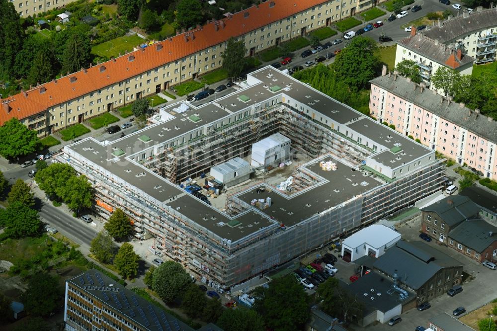 Luftaufnahme Berlin - Baustelle zum Neubau eines Wohnhauses Gustav-Adolf-Straße in Weißensee in Berlin, Deutschland