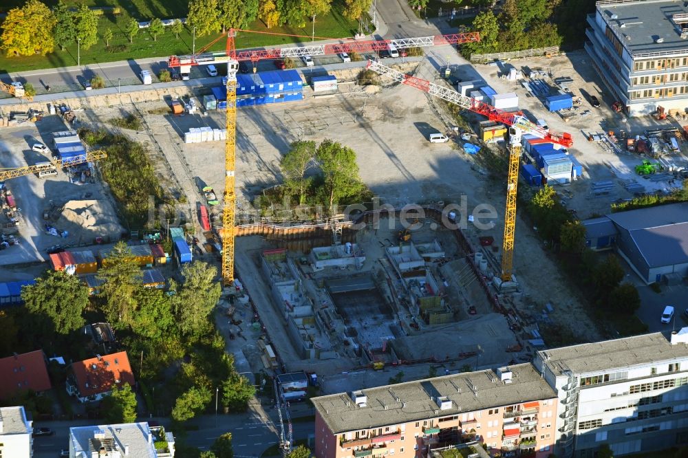 Luftbild München - Baustelle zum Neubau eines Wohnhauses Hanauer Straße - Richthofenstraße im Ortsteil Moosach in München im Bundesland Bayern, Deutschland
