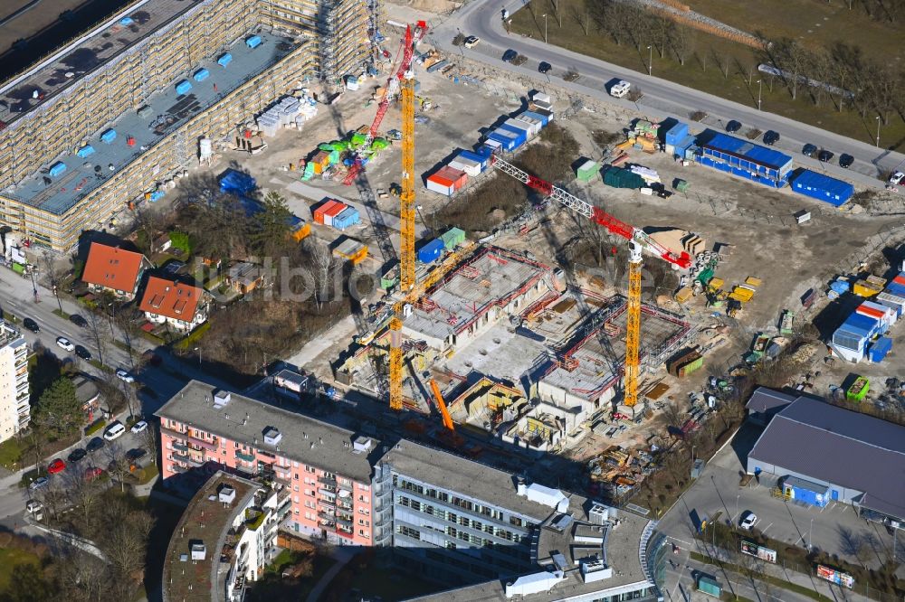 Luftbild München - Baustelle zum Neubau eines Wohnhauses Hanauer Straße - Richthofenstraße im Ortsteil Moosach in München im Bundesland Bayern, Deutschland