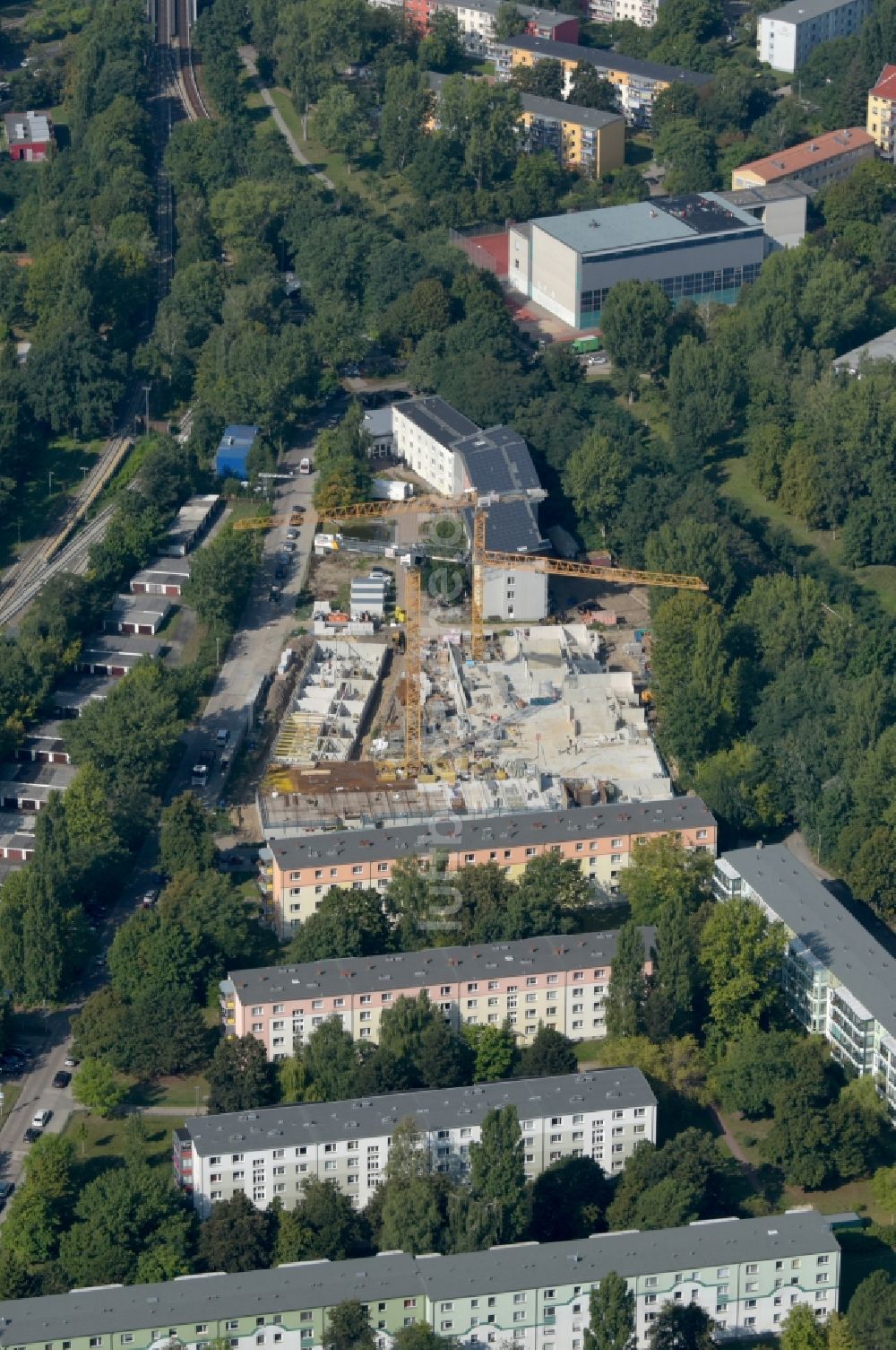Luftbild Berlin - Baustelle zum Neubau eines Wohnhauses an der Hartriegelstraße - Moosstraße in Berlin, Deutschland
