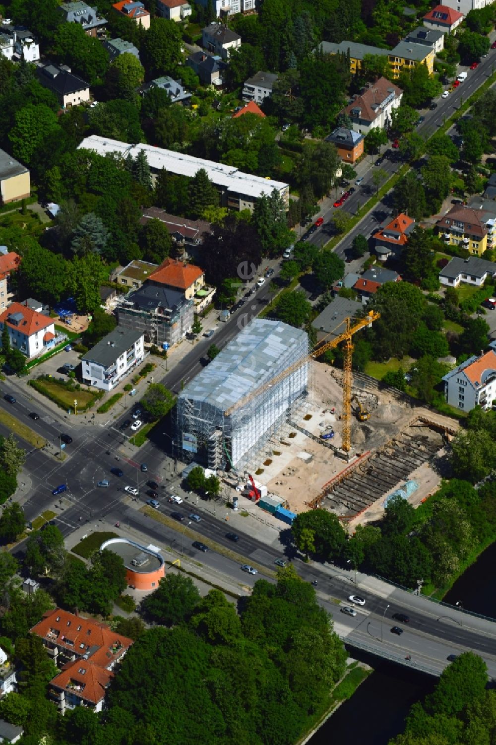 Luftbild Berlin - Baustelle zum Neubau eines Wohnhauses am Hindenburgdamm Ecke Königsberger Straße im Ortsteil Lichterfelde in Berlin, Deutschland
