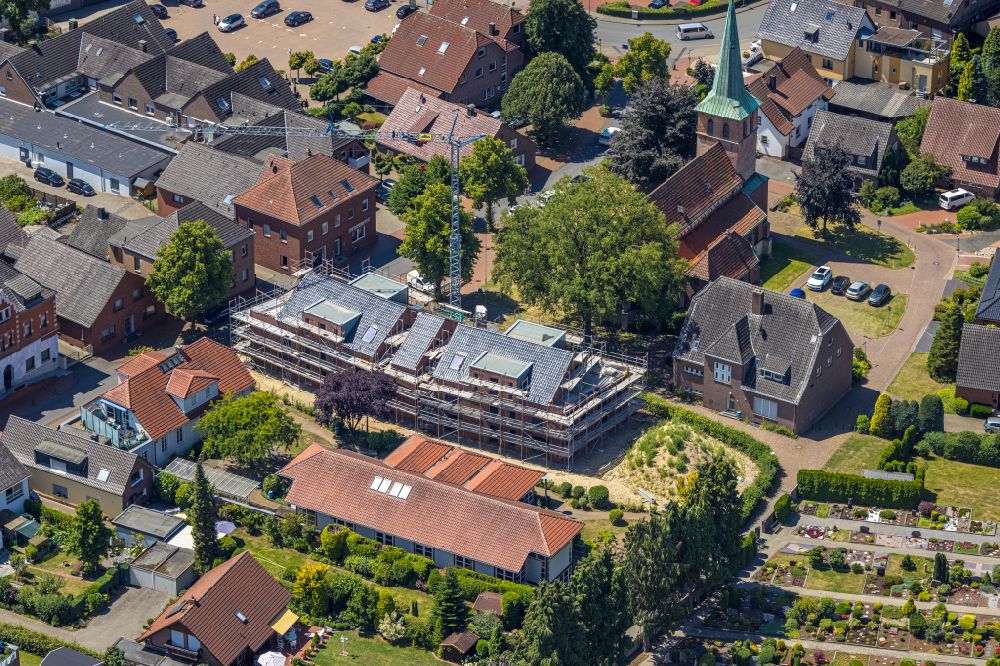 Hünxe von oben - Baustelle zum Neubau eines Wohnhauses in Hünxe im Bundesland Nordrhein-Westfalen, Deutschland