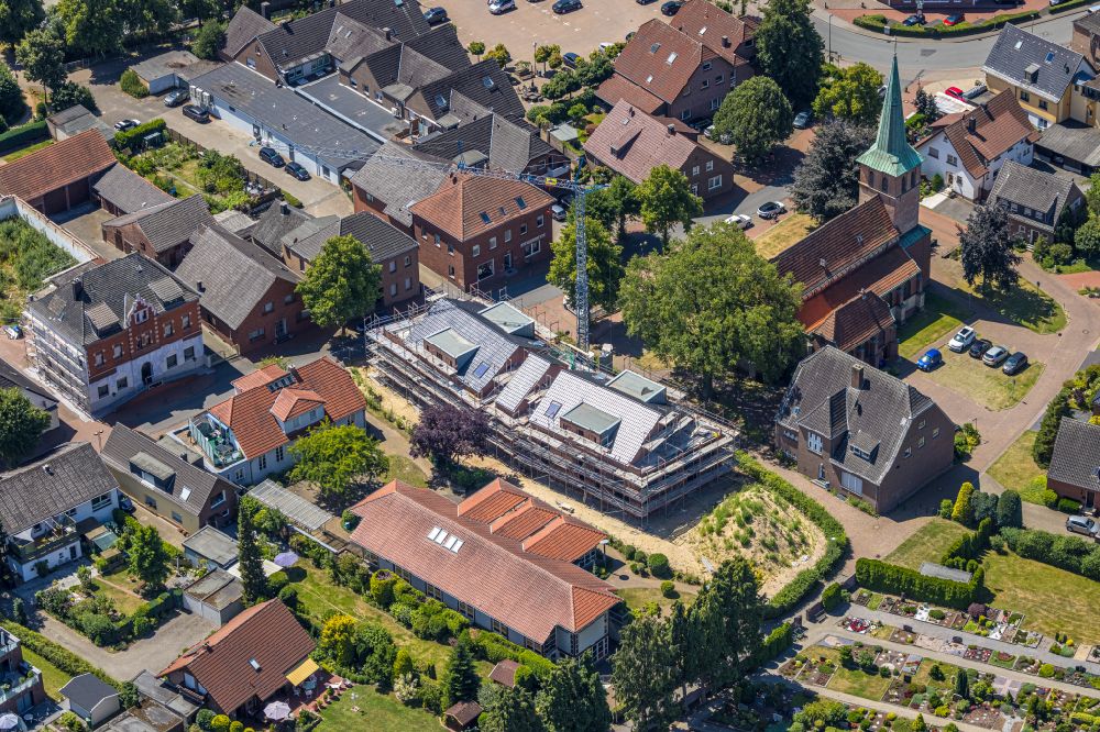 Hünxe aus der Vogelperspektive: Baustelle zum Neubau eines Wohnhauses in Hünxe im Bundesland Nordrhein-Westfalen, Deutschland