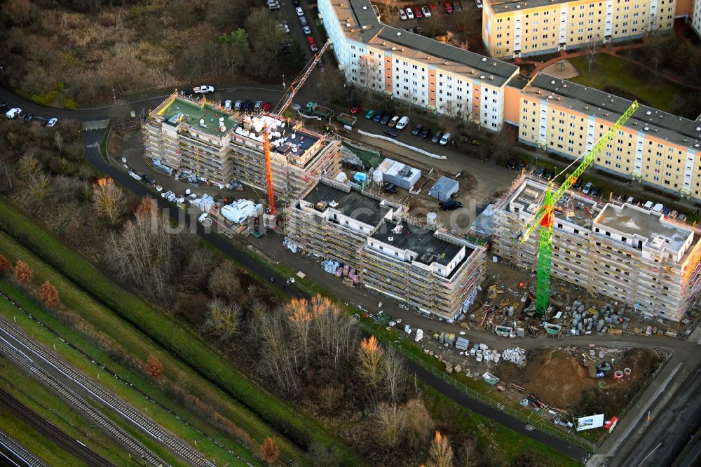 Luftbild Berlin - Baustelle zum Neubau eines Wohnhauses Hoyerswerdaer Straße Ecke Louis-Lewin-Straße im Ortsteil Hellersdorf in Berlin, Deutschland