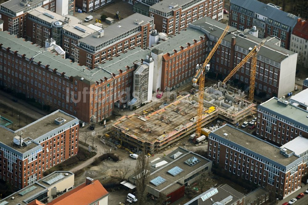 Berlin von oben - Baustelle zum Neubau eines Wohnhauses an der Johannes-Itten-Straße - DGZ-Ring im Ortsteil Weißensee in Berlin, Deutschland