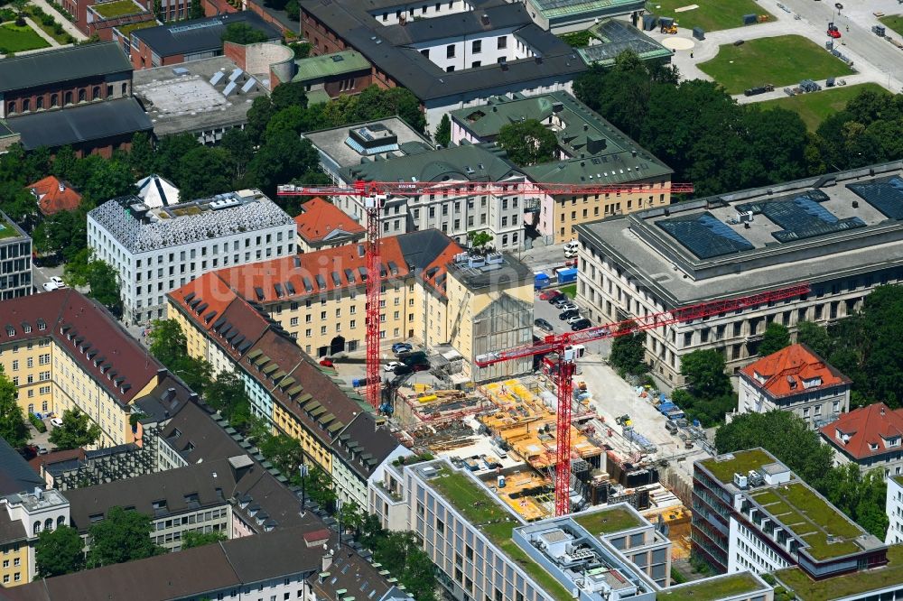 München von oben - Baustelle zum Neubau eines Wohnhauses an der Katharina-von-Bora-Straße - Karlstraße im Ortsteil Maxvorstadt in München im Bundesland Bayern, Deutschland