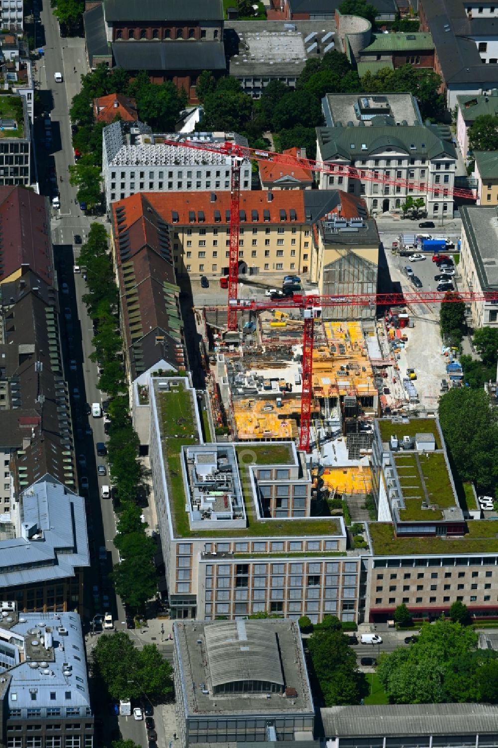 Luftbild München - Baustelle zum Neubau eines Wohnhauses an der Katharina-von-Bora-Straße - Karlstraße im Ortsteil Maxvorstadt in München im Bundesland Bayern, Deutschland