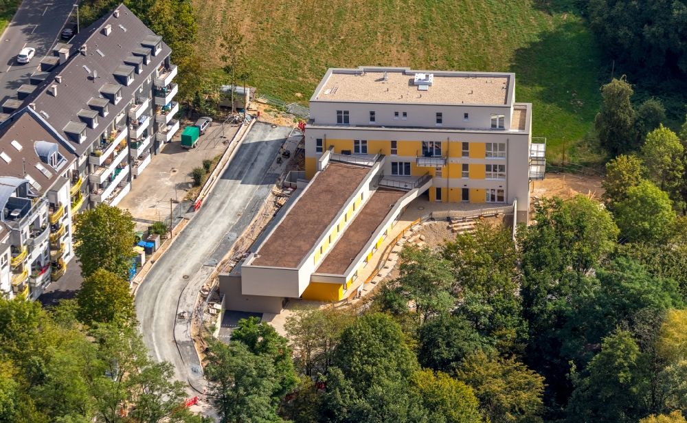 Luftbild Heiligenhaus - Baustelle zum Neubau eines Wohnhauses an der Kurt-Schumacher-Straße in Heiligenhaus im Bundesland Nordrhein-Westfalen, Deutschland