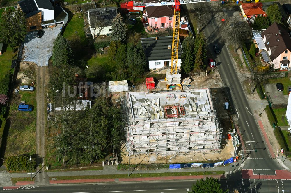 Berlin aus der Vogelperspektive: Baustelle zum Neubau eines Wohnhauses an der Lindenstraße im Ortsteil Kaulsdorf in Berlin, Deutschland