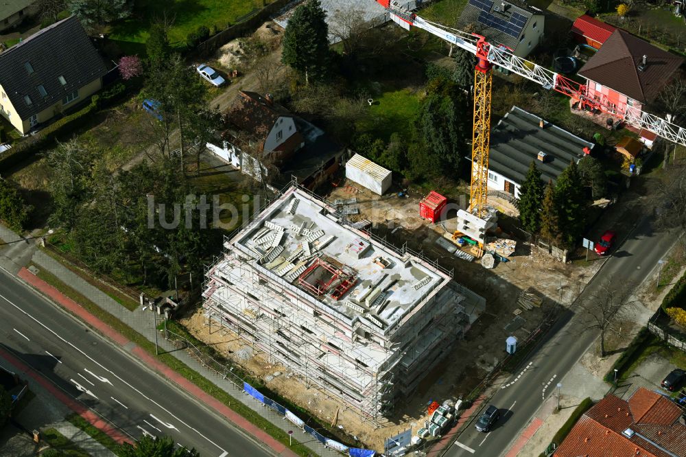 Luftaufnahme Berlin - Baustelle zum Neubau eines Wohnhauses an der Lindenstraße im Ortsteil Kaulsdorf in Berlin, Deutschland
