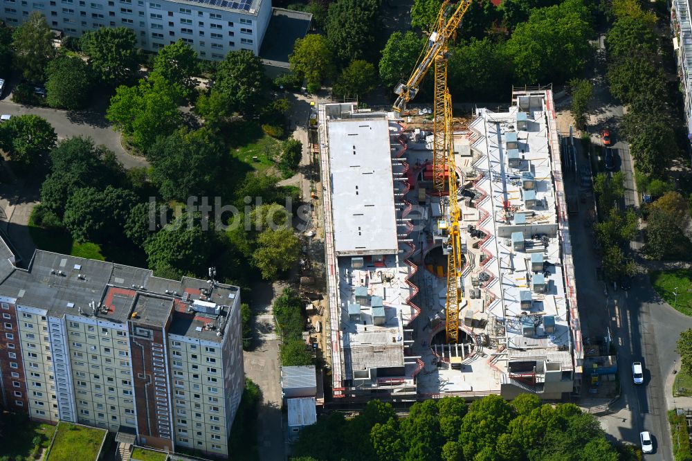 Luftbild Berlin - Baustelle zum Neubau eines Wohnhauses Lion-Feuchtwanger-Straße 61 in Berlin, Deutschland