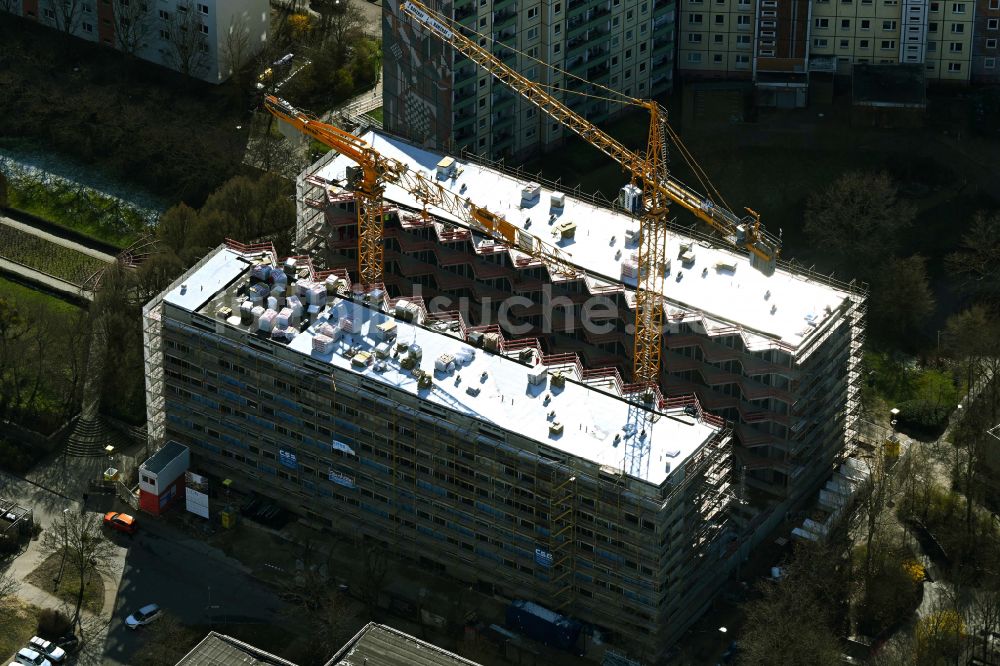 Luftaufnahme Berlin - Baustelle zum Neubau eines Wohnhauses Lion-Feuchtwanger-Straße 61 in Berlin, Deutschland