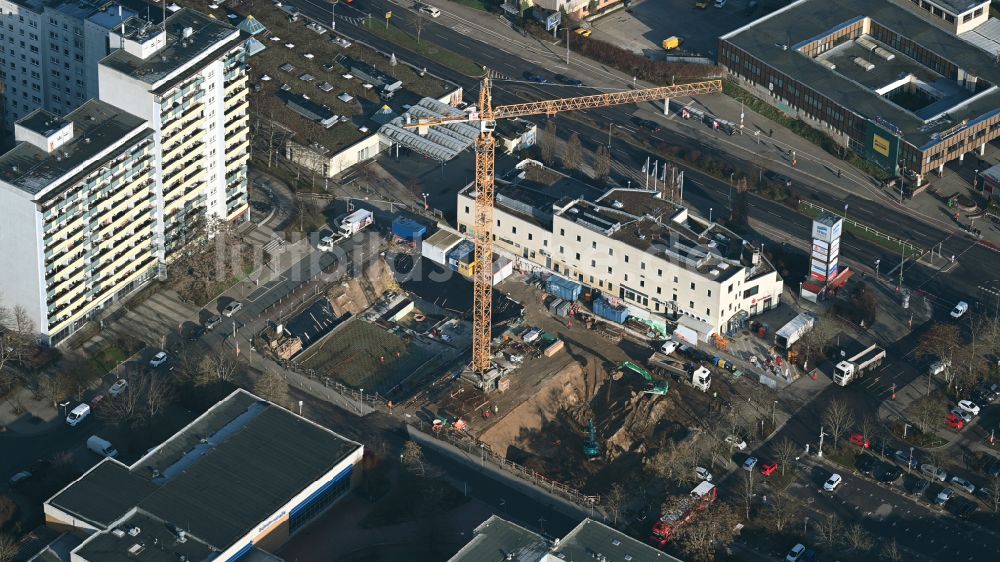 Luftbild Berlin - Baustelle zum Neubau eines Wohnhauses an der Ludwigsluster Straße im Ortsteil Kaulsdorf in Berlin, Deutschland