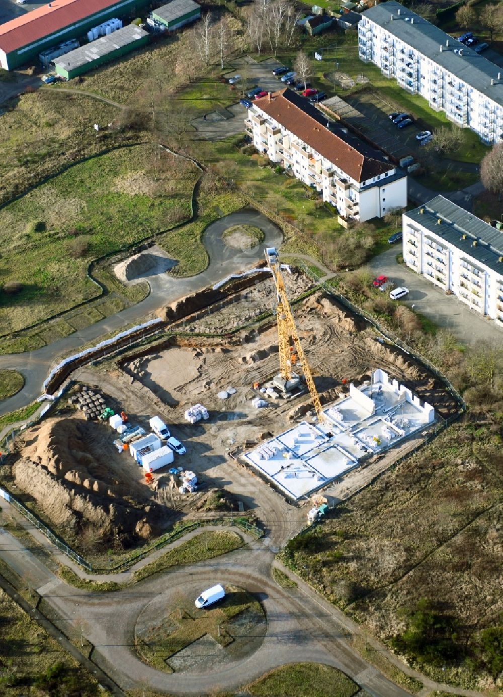 Luftaufnahme Crivitz - Baustelle zum Neubau eines Wohnhauses Mühlenbergstraße Ecke Mehlbeerenweg in Crivitz im Bundesland Mecklenburg-Vorpommern, Deutschland